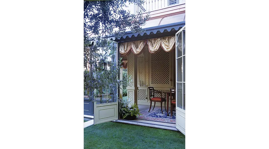 C – como curved roofs