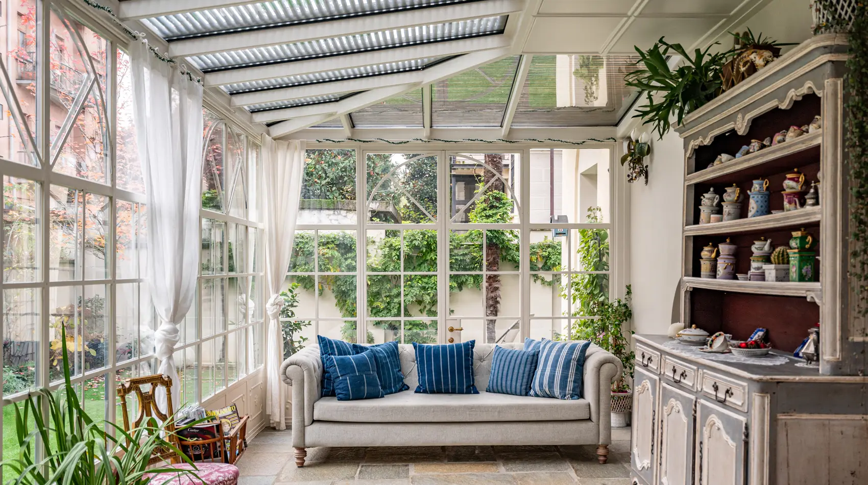 F – mixed roof and wooden slat